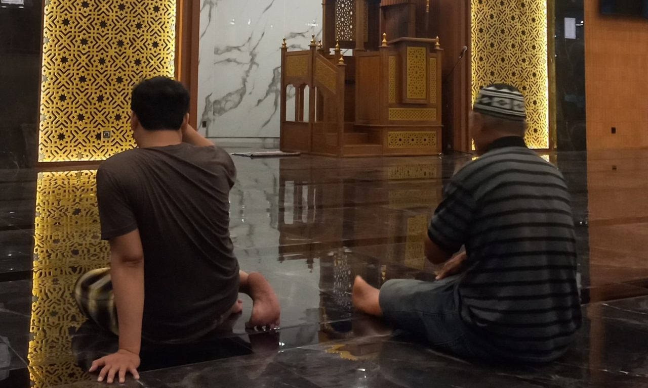 Mengulang Sholat Fardhu untuk Menemani Orang Lain